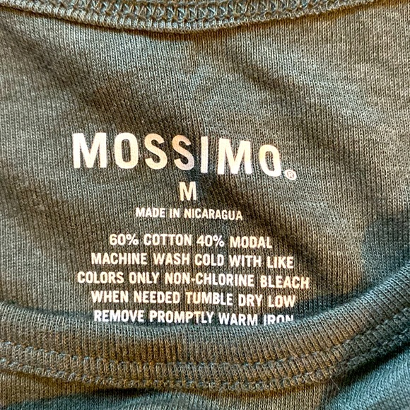 2 Medium Tank Tops - Picture 3 of 3